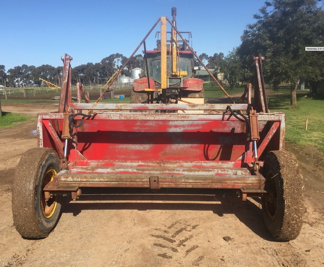 11ft Hume Colville laser bucket w Apron + Gear For Sale